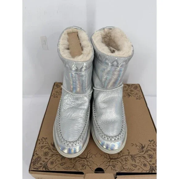 NIB MANITOBAH Silver Metallic Leather Shearling Wool Fur Moccasins Boots Sz 8 - Picture 11 of 14